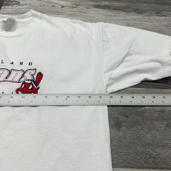 Vintage MLB Cleveland Indians White Red XL Crew Neck Embroidered Logo T-Shirt - Picture 6 of 9